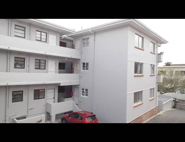 1 bed property to rent in ORANJEZICHT